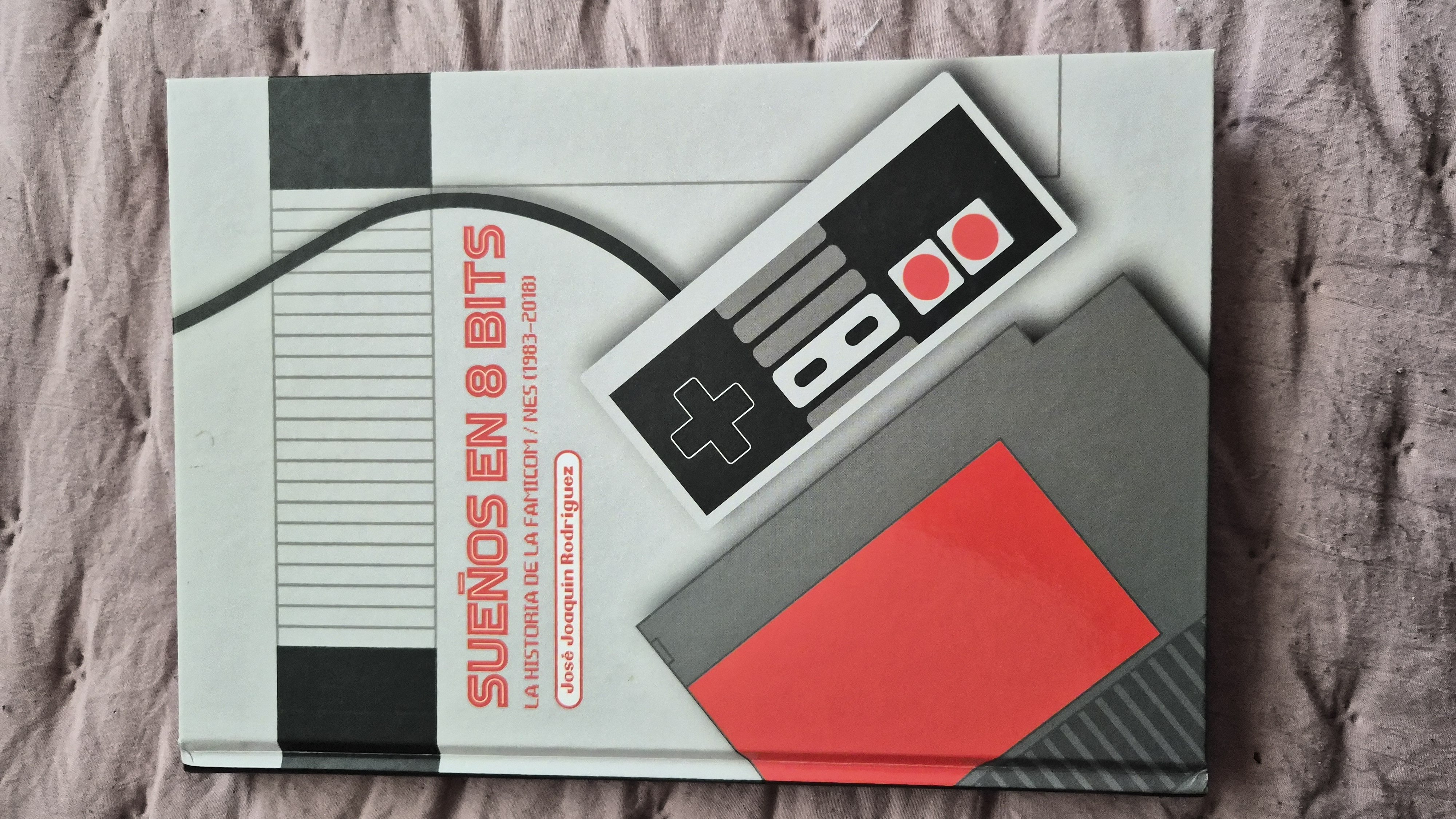 SUEÑOS EN 8 BITS: LA HISTORIA DE LA FAMICOM/NES (1983-2018)